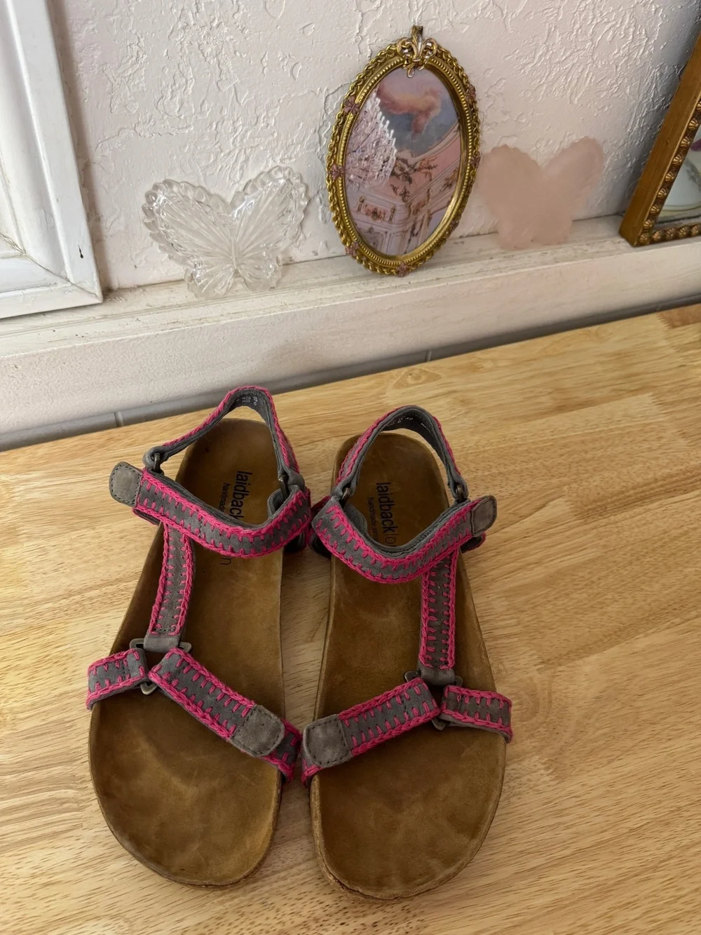 Cute Laidback London Pink Gray Leather T-Strap Sandals EU 42 Boho Y2K Comfort